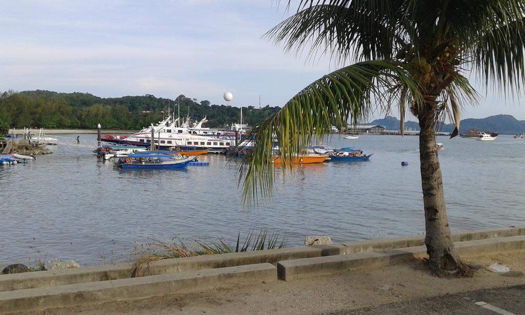 Best Seven Inn Kuah Exterior photo
