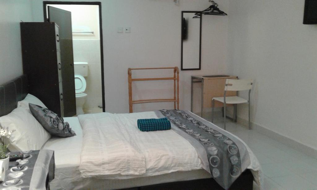 Best Seven Inn Kuah Room photo